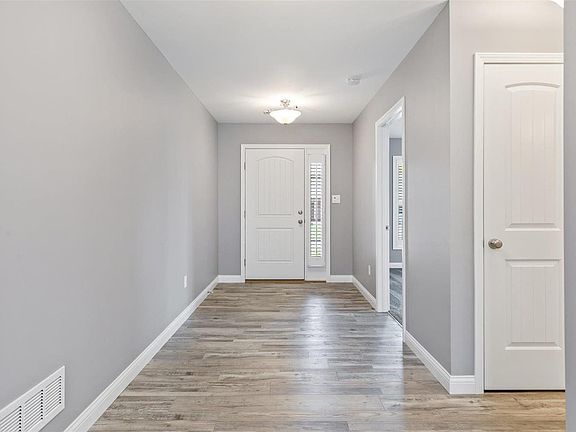 3rd image of 106 Black Oak Dr