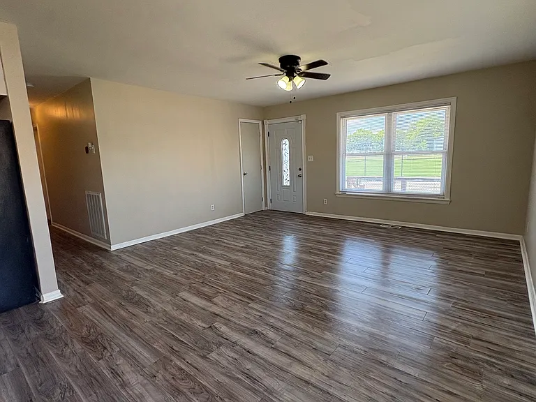 1900 Anderson Ave — Photo 2