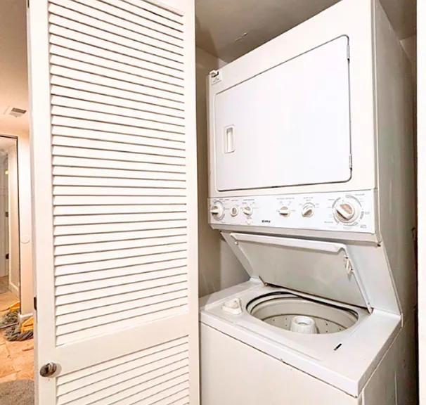 124 E 49th St #105 — Photo 17
