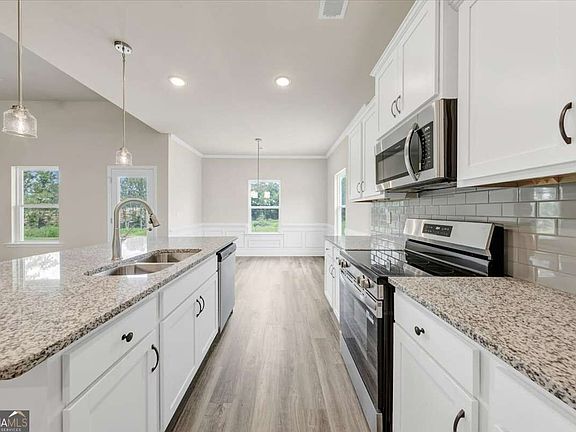 4th image of 325 Angela Ave #2