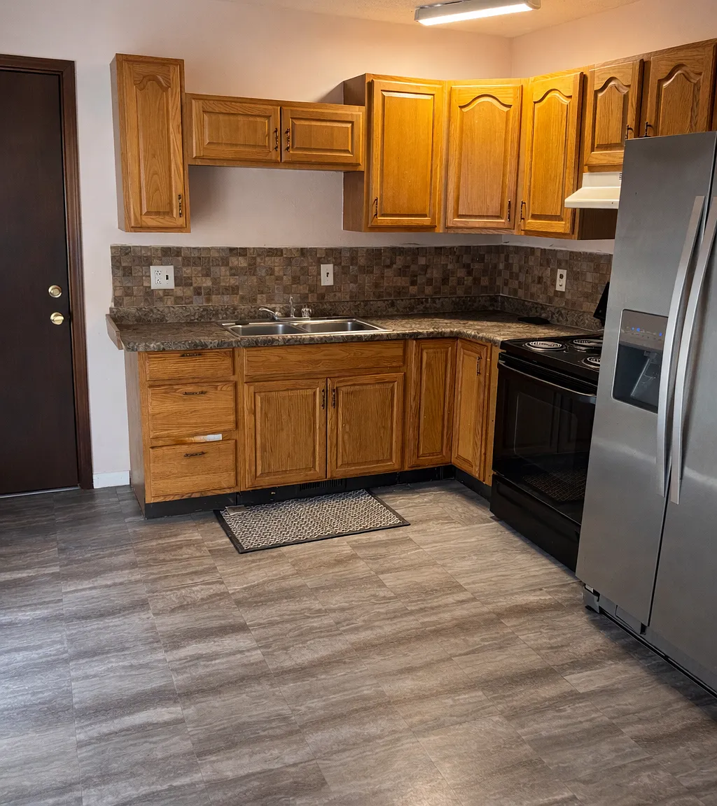 3 bed, 960 sqft, $1,600 — Photo 2