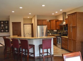 515 Majestic Oak Ct, Solon, IA 52333