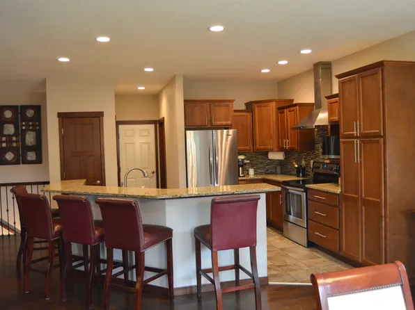 515 Majestic Oak Ct, Solon, IA 52333