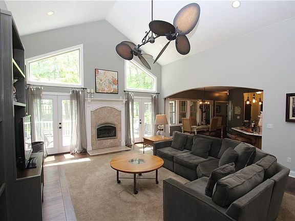 5th image of 7494 Hunters Glen Ln