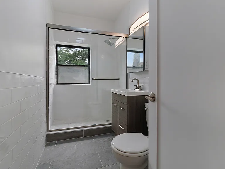 350 W 47th St #Penthouse 5A — Photo 11