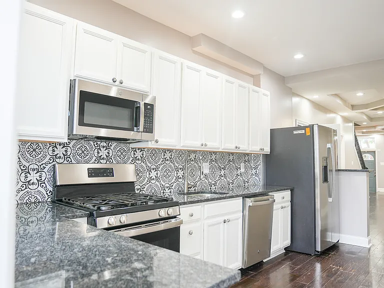 1733 E Oliver St — Photo 11