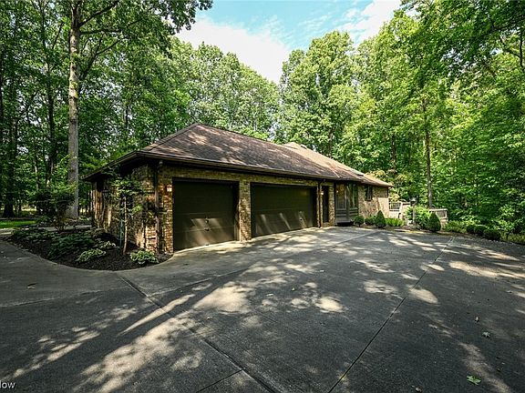 4th image of 7609 Braewood Dr