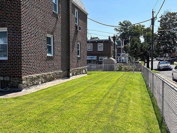 3rd image of 5801 Newtown Ave