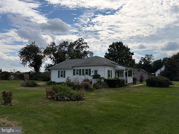 2nd image of 988 Port Penn Rd
