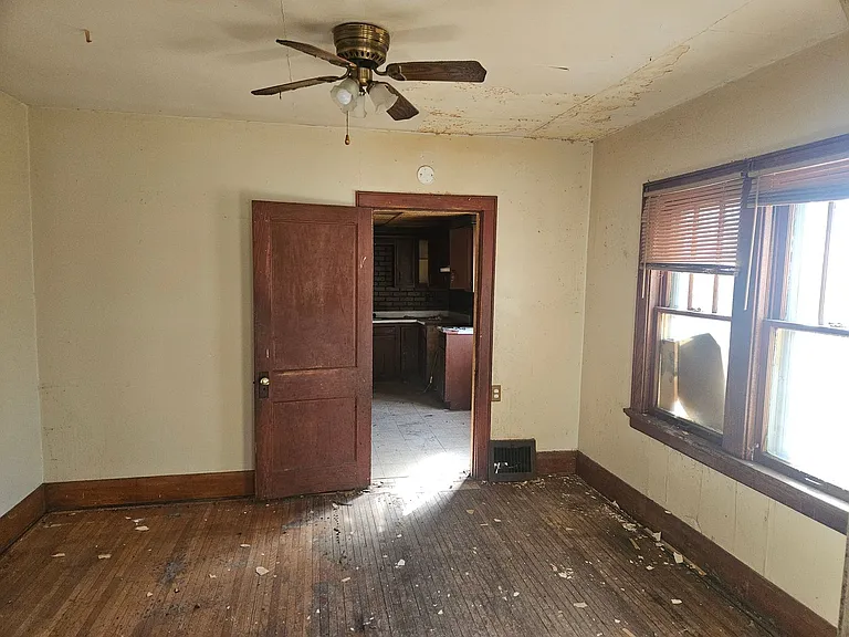 910 Woodward Ave — Photo 13