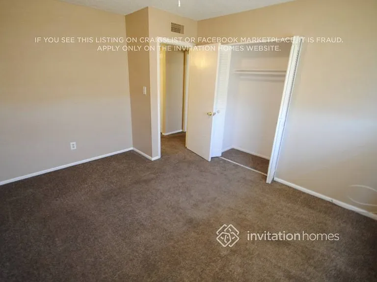 4222 W Denton Ln — Photo 8