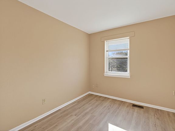 3rd image of 5924 W Hastings Arch