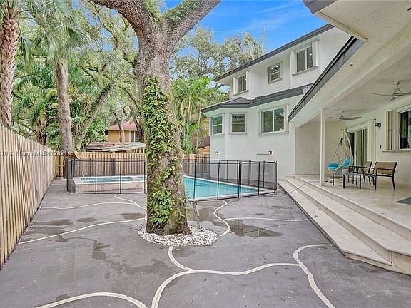 4th image of 5971 SW 37th Ter