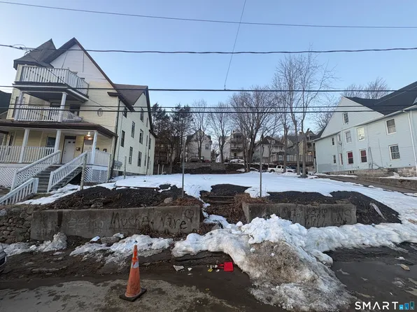 22 Ridgewood Street, Waterbury, CT 06710