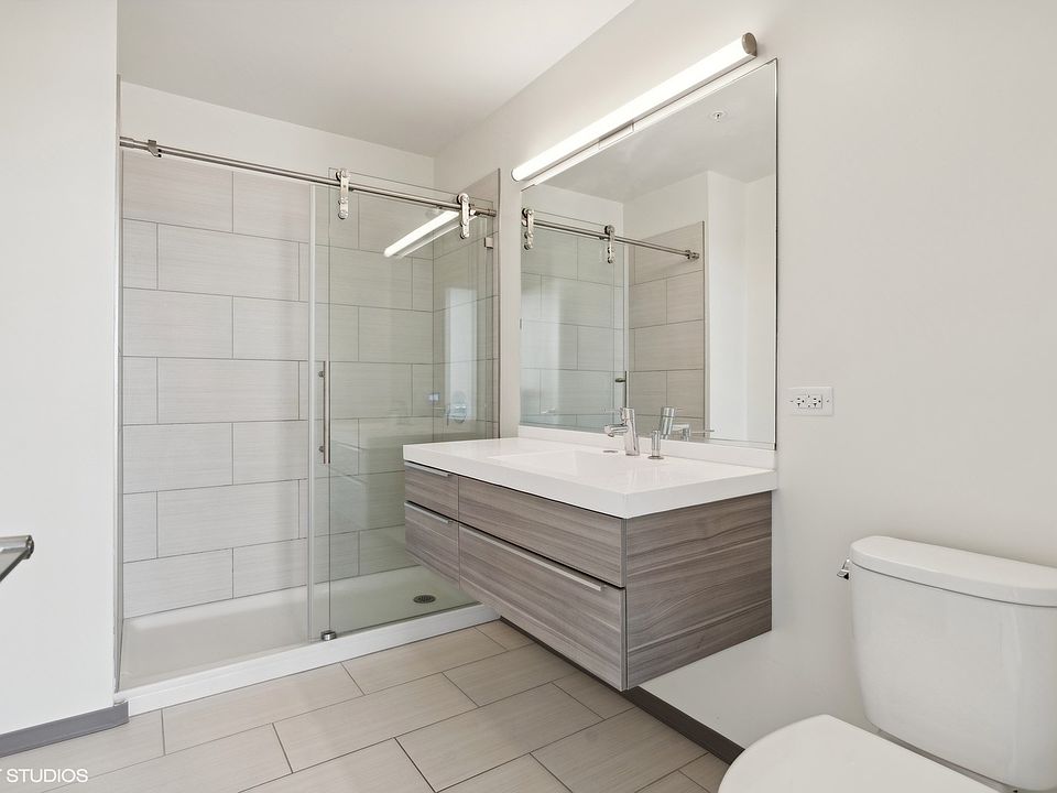 1st image of 1921 N Milwaukee Ave #3A