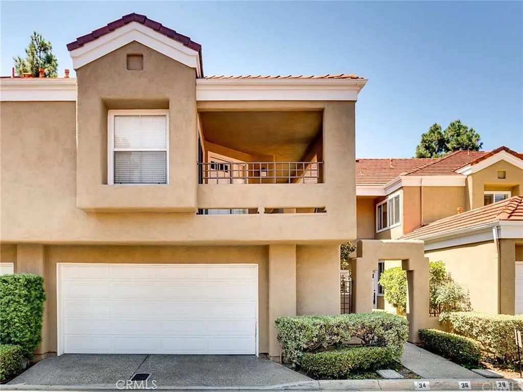 3 bed, 1983 sqft, $5,200 — Photo 1