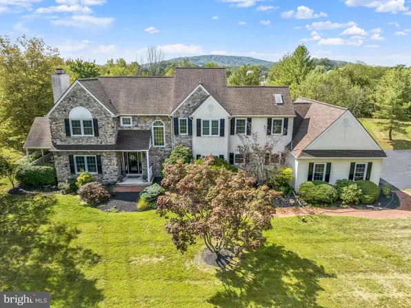 132 Barton Dr, Spring City, PA 19475