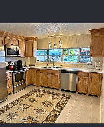 4th image of 966 Questa Ave E