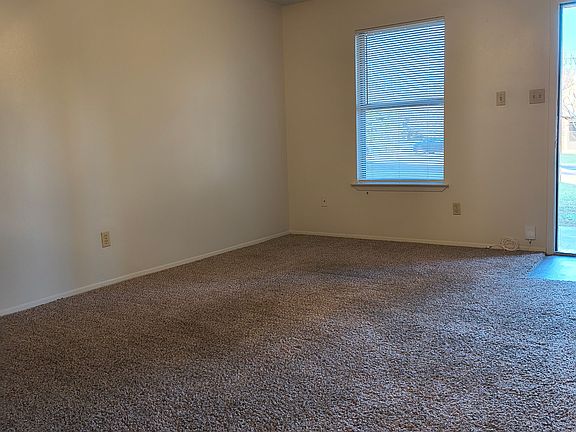 2nd image of 207 E Sycamore Ln APT B