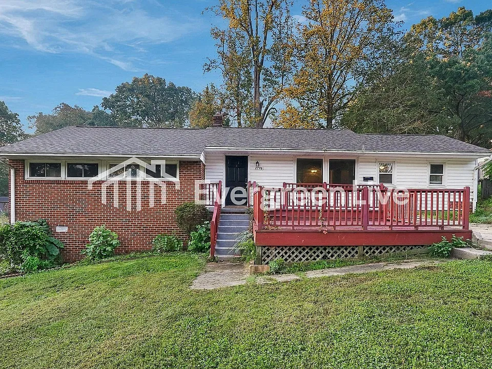 2776 Woodvale Dr