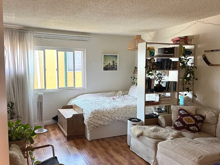 4747 S Centinela Ave — Photo 1