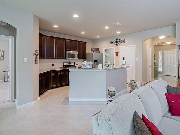3rd image of 305 Bird Creek Dr