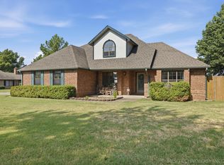 208 Heritage Ct, Fort Gibson, OK 74434