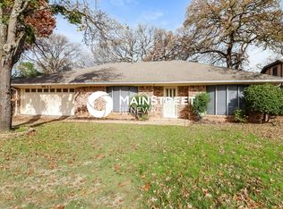 5709 Trail Crest Dr, Arlington, TX 76017