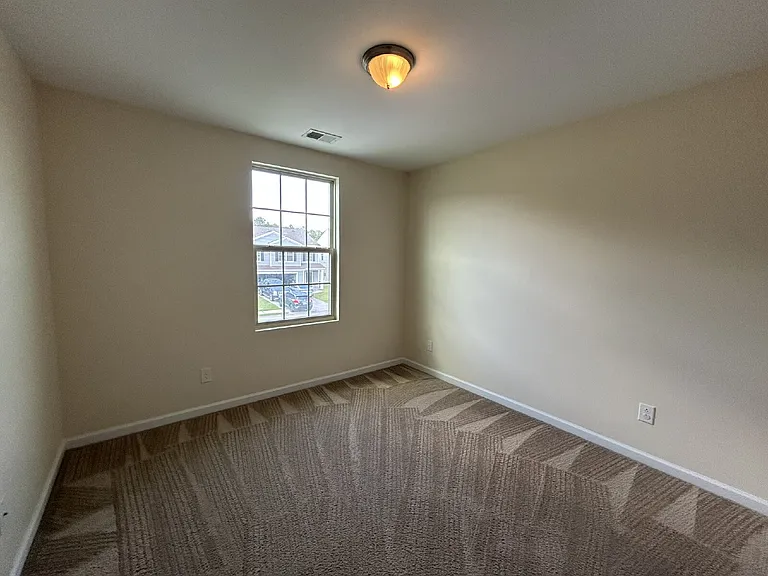 250 Bender St — Photo 15