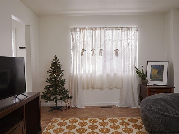 2nd image of 406 Briarwood Ct