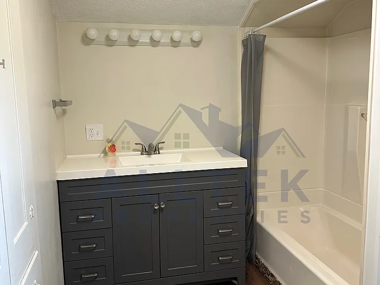 11900 Market St — Photo 18