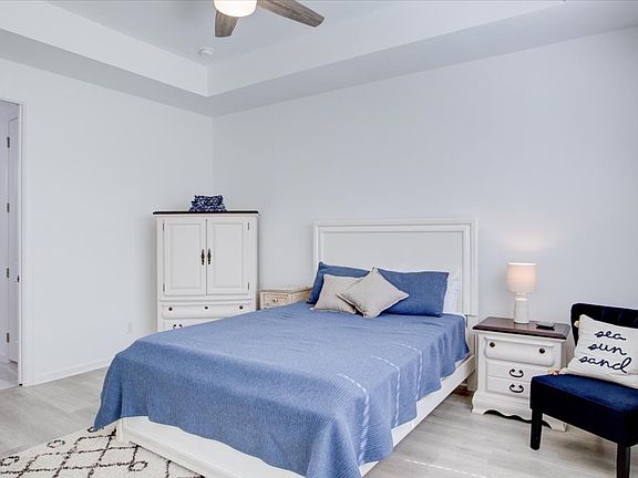 5th image of 125 Parrot Ave