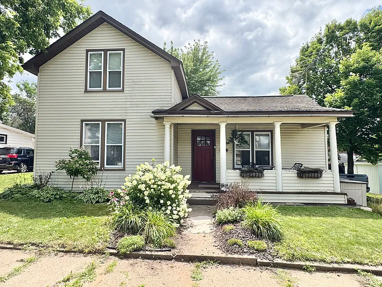 1407 E Madison St — Photo 1