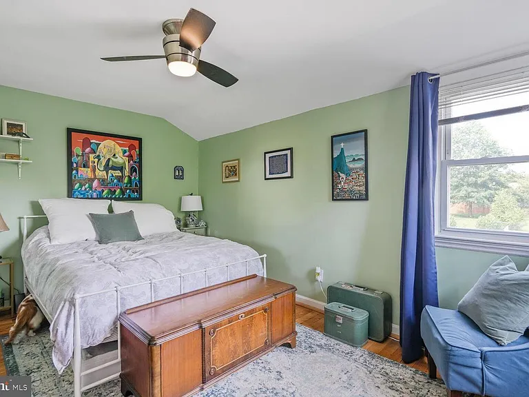 2422 S Oakland St — Photo 5