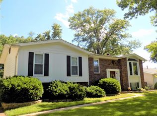 946 Brookvale Ter, Ballwin, MO 63021