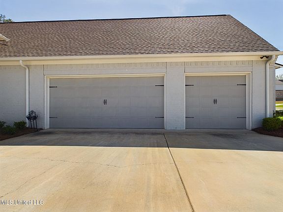 4th image of 144 Camden Lake Dr