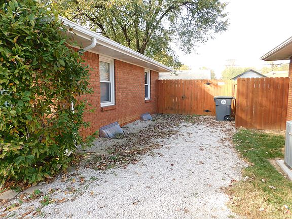 4th image of 1755 S Fairlawn Ave