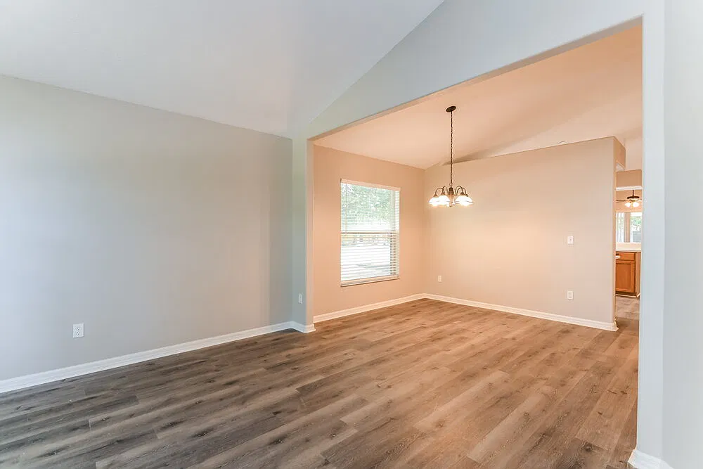 3 bed, 2.0 bath, 1810 sqft, $2,685 — Photo 4