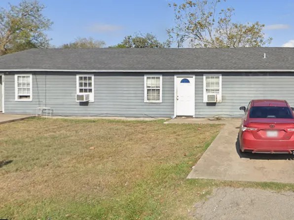 503 West St #A, Yoakum, TX 77995