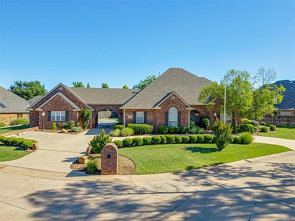 3rd image of 2301 Tuttington Cir