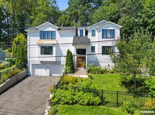 21 Cedar St, Cresskill, NJ 07626