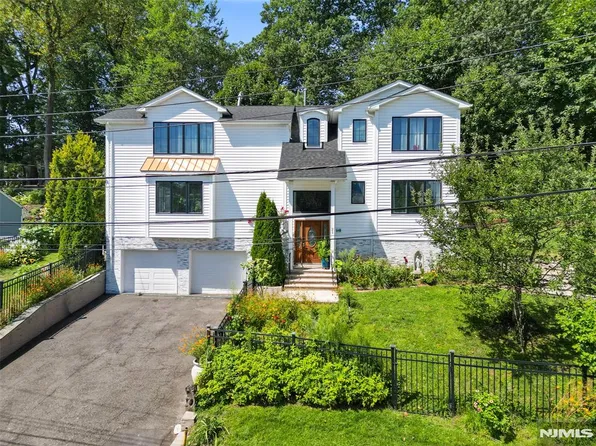 21 Cedar St, Cresskill, NJ 07626