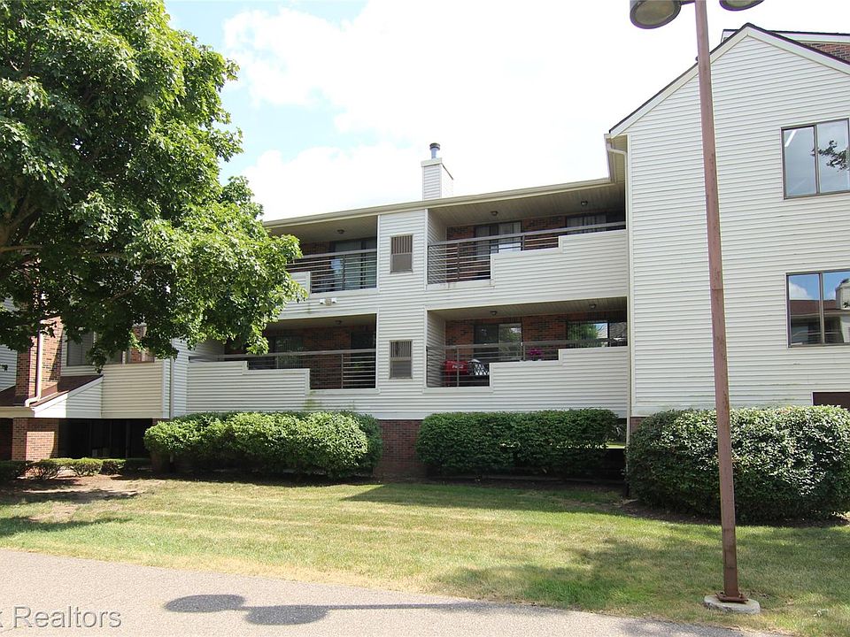 1st image of 30594 Orchard Lake Rd Unit 50