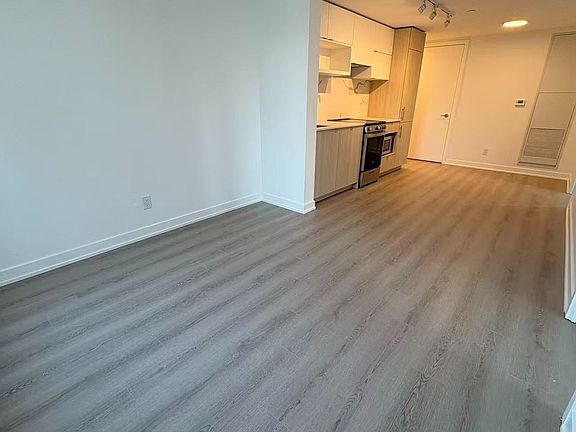 4th image of 100 Queen St E #2115