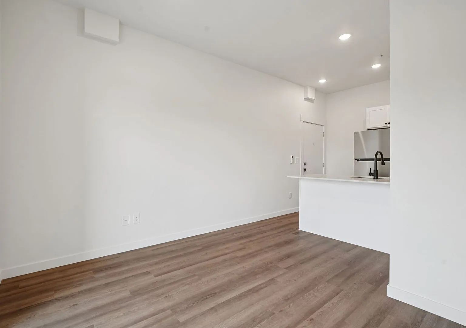 River Park Apartments — Photo 4