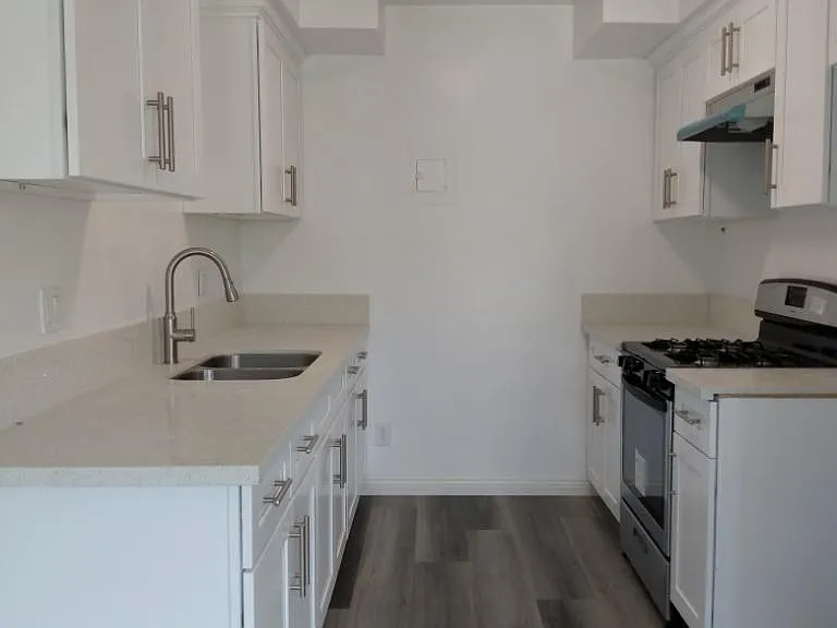 451 Anderwood Ct #M — Photo 2