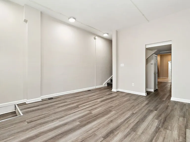1418 N Eden St — Photo 25