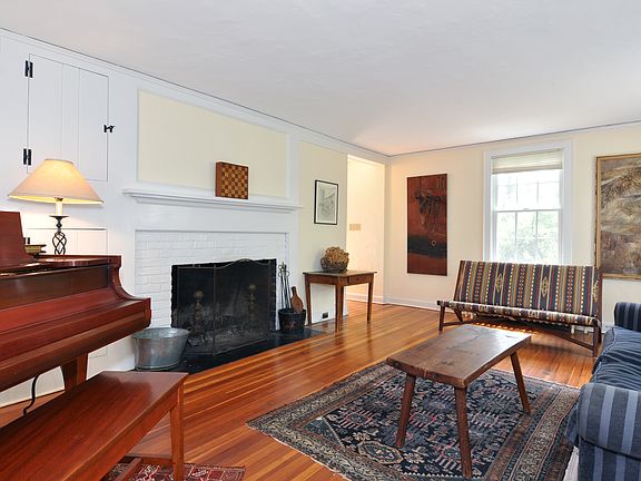 3rd image of 215 Villard Ave