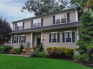 7 Marquerite Ct, Little Falls, NJ 07424