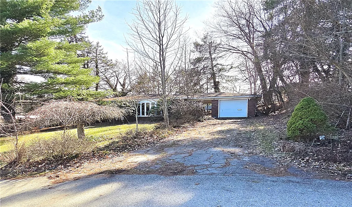 107 Winfield Ave photo 1